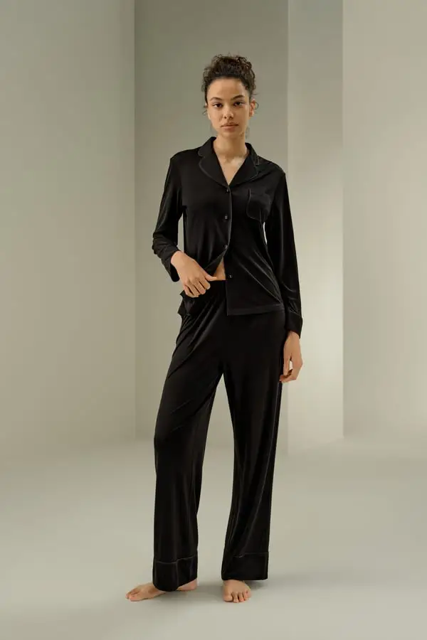 Pigiama Seta Jersey Nero - Set Lussuoso in 100% Seta Morbido ed Elegante, Classico con Colletto Arrotondato e Orlo Spaccato