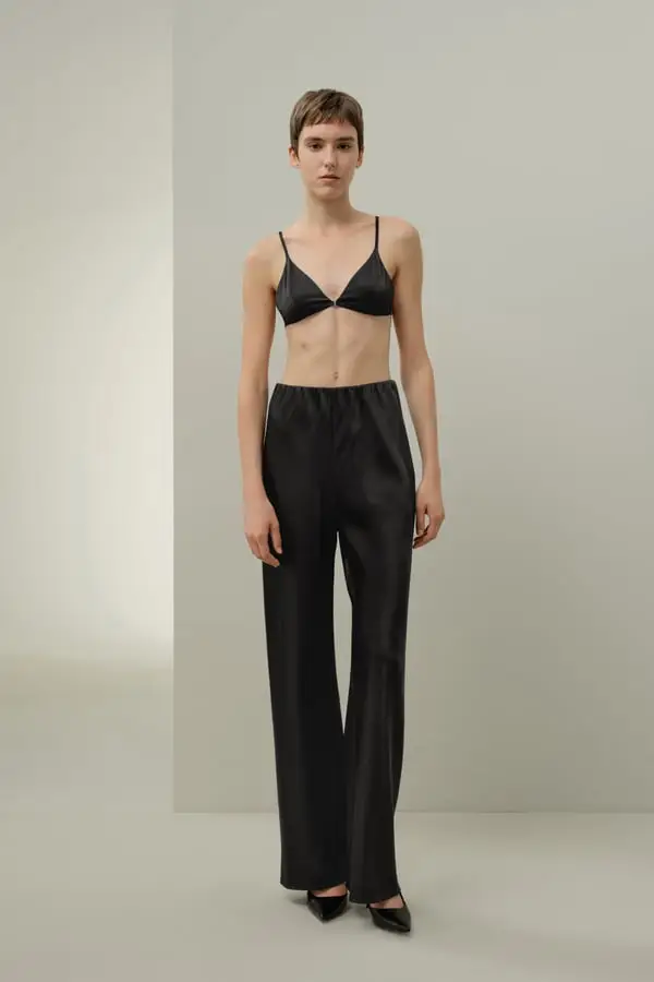 Reggiseno Triangolo Seta Elasticizzata Nero - Comfort e Chic Minimalista