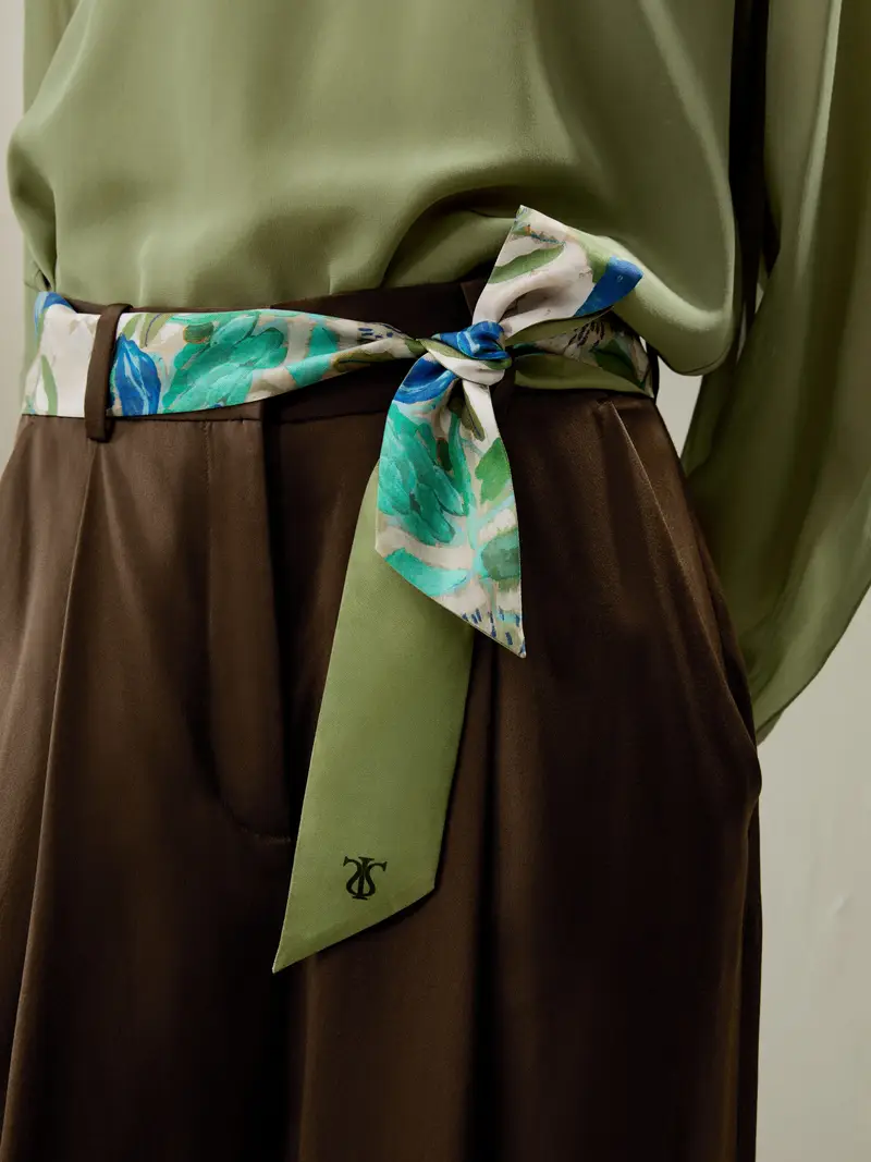 Sciarpa Di Seta Motivo Floreale Leggero, Fresco E Vivace 100% Pura Seta Incredibilmente Morbido E Confortevole Al Tatto