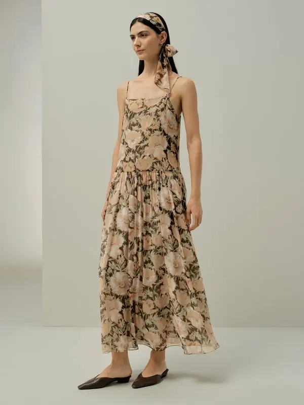 Sciarpa in Chiffon Liberty Poppy-Parade, Leggera ed Elegante Sfilata di Papaveri