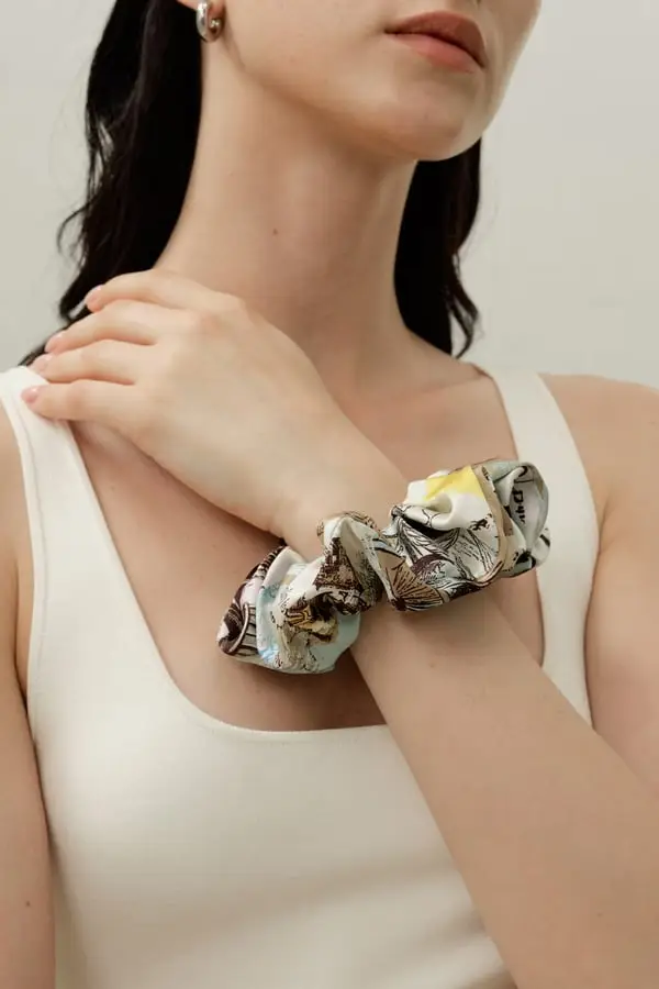 Scrunchie Seta Acquario | Elastico per Capelli Zodiacale | Delicato & Senza Piega |