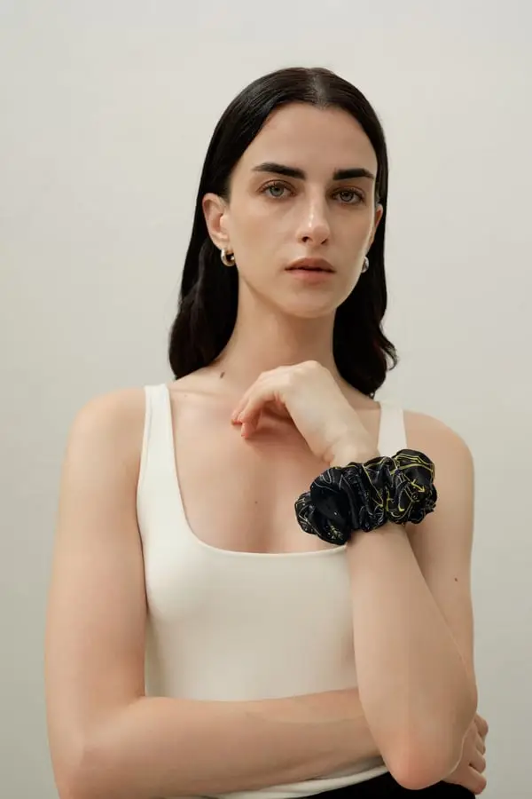 Scrunchie Seta Vergine | Elegante & Delicato sui Capelli | Astrologico |