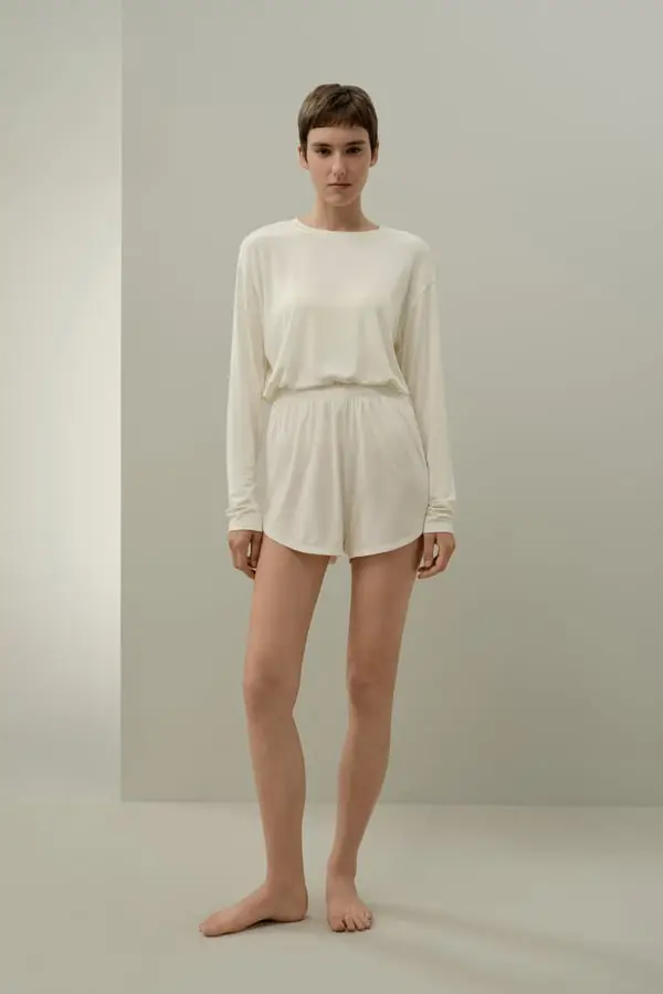 Shorts Seta Breeze Giglio Bianco - Jersey Traspirante, Morbidi e Fluidi per Yoga e Relax