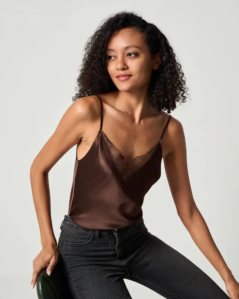 Sottogiacca Seta Caffè Scollo A V Con Pizzo Seta Delicato Sulla Pelle E Traspirante Caffè