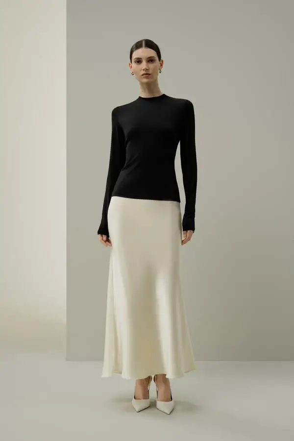 Top Maniche Lunghe Seta Breeze Nero - Elegante, Traspirante e Leggera per Tutti i Giorni