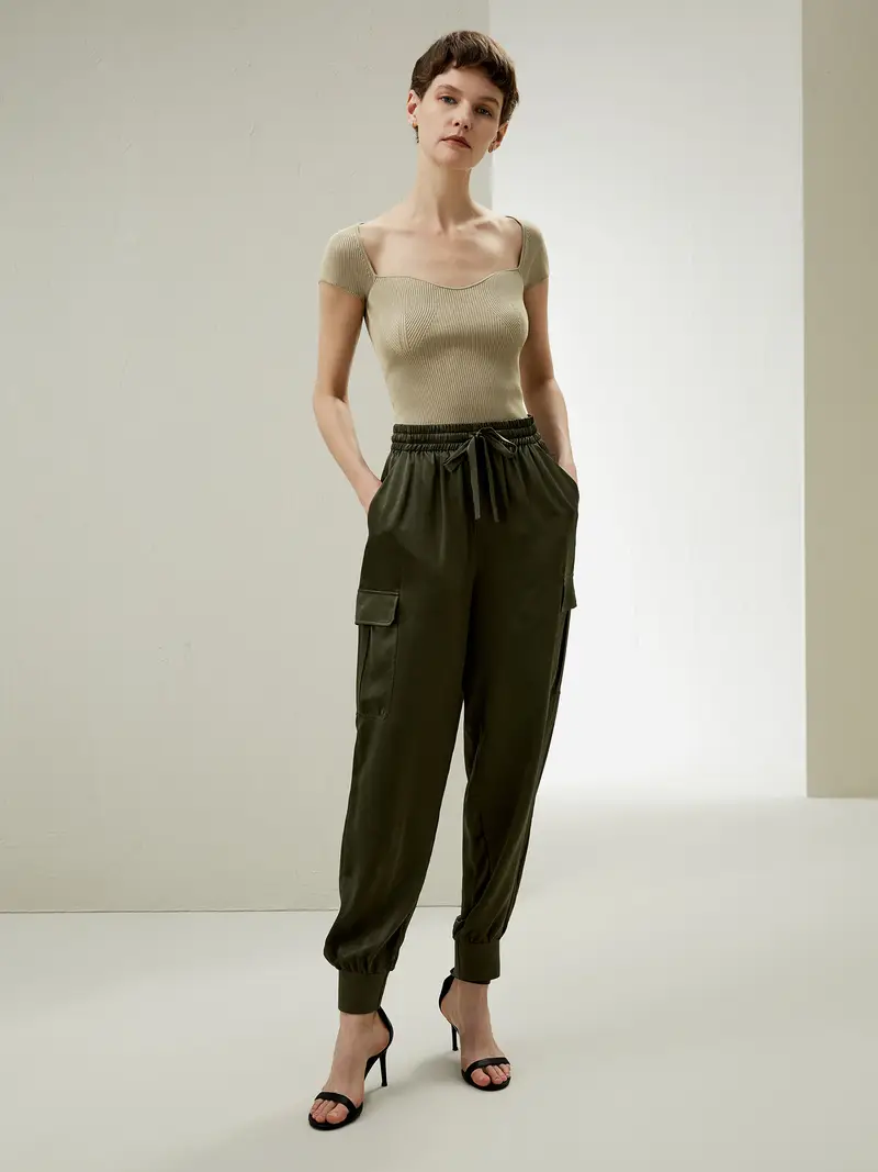 Top Seta Albicocca Scollo A Cuore, Forma Aderente Seta E Nylon Rispettosi Della Pelle E Traspiranti