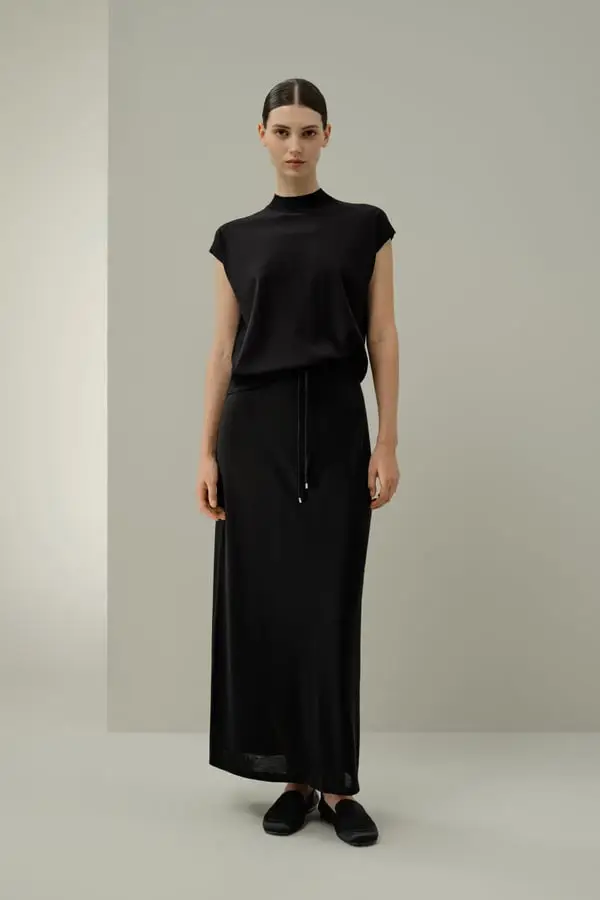 Top Seta e Lino Nero Collo Alto Elegante Traspirante Maniche Corte Orlo a Costine