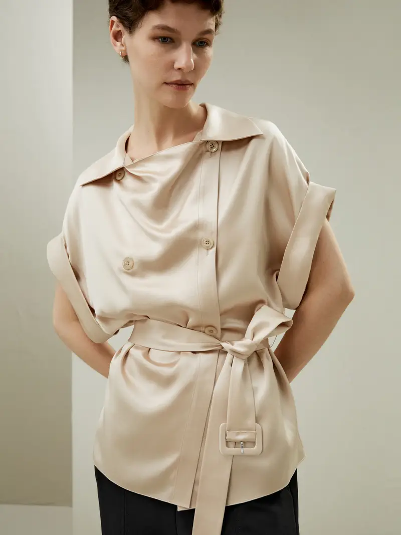 Top Seta Elegante Maniche Corte Charmeuse Di Seta Vestibilità Slim Drappeggia Bene Oro