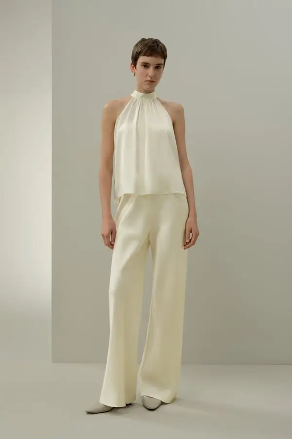 Top Seta Minimalista Bianco - Elegante Collo Plissettato per Feste Giglio Bianco