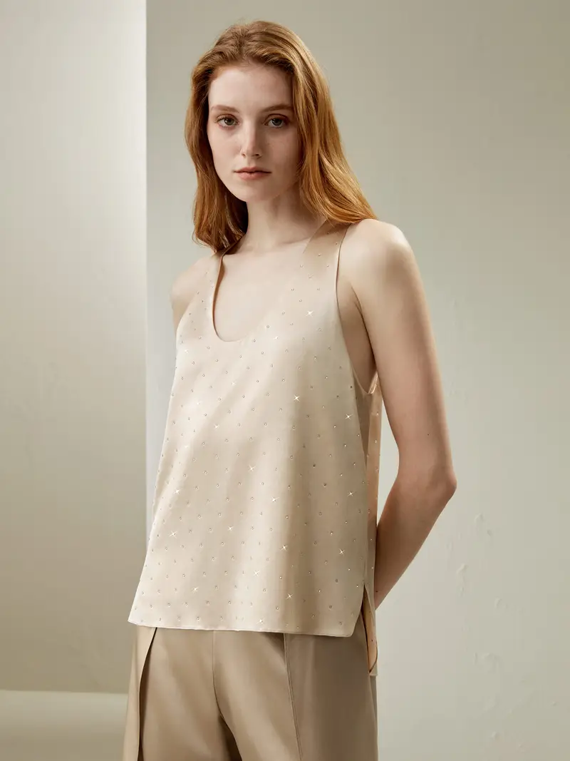 Top Seta Oro Di Ghiaia Scollo A U, Vestibilità Regolare 100% Seta Pura Eleganza Senza Tempo E Stile Sofisticato