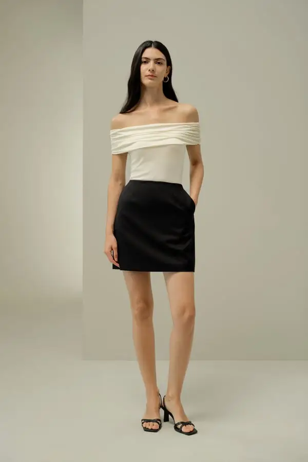 Top Spalla Nuda Jersey Seta Bianco - Elegante e Raffinato per Ogni Occasione Giglio Bianco