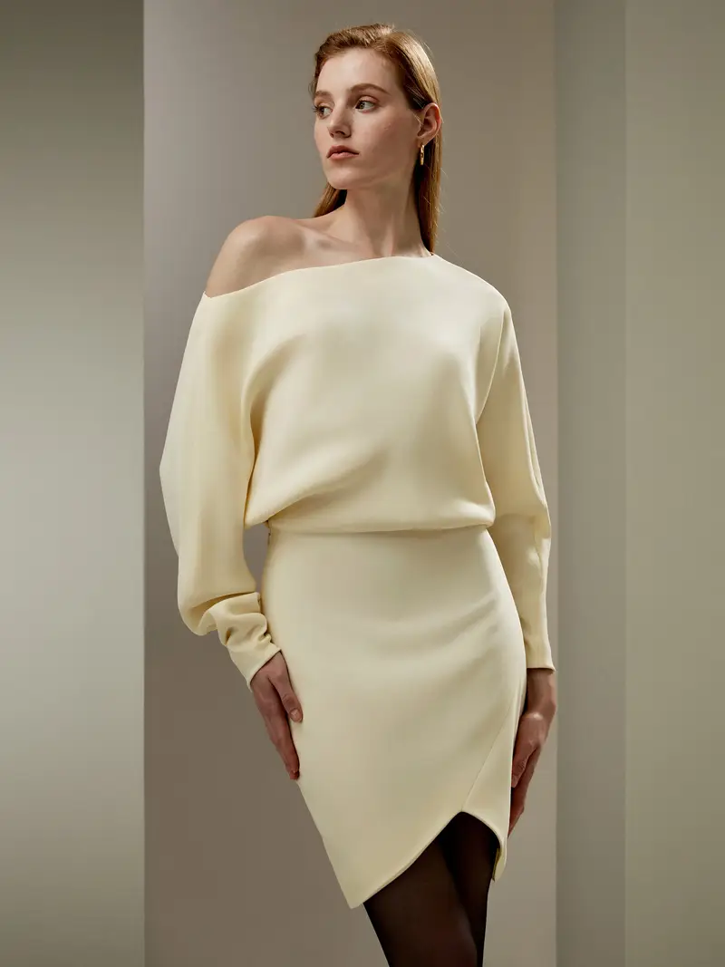 Vestito Seta Lungo Scollatura A Barchettal'Orlo Della Silhouette Ad A Consegna Veloce Ipoallergenico Vaniglia