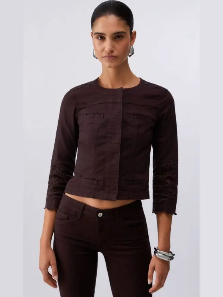 giacca donna bordeaux con dettagli sulle maniche