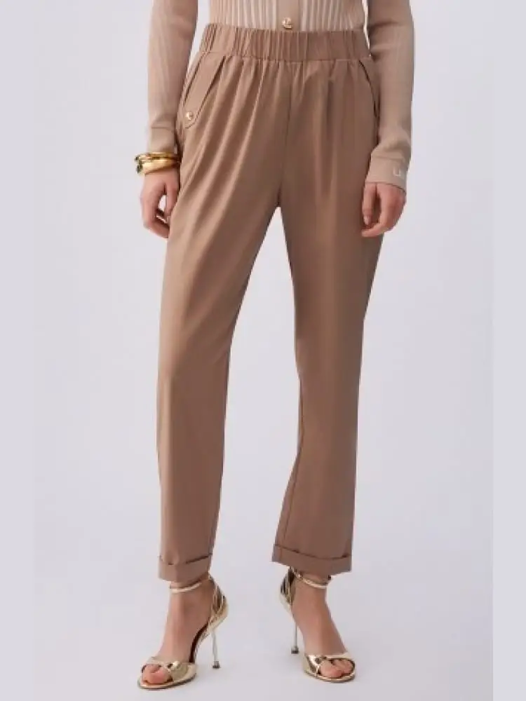 pantaloni donna lunghi beige con bottone dorato