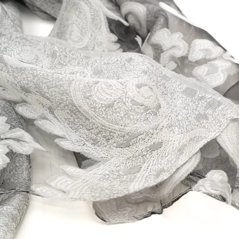 sciarpa da donna con texture trasparente e design a fantasia floreale grigio ghiaccio miniatura 2