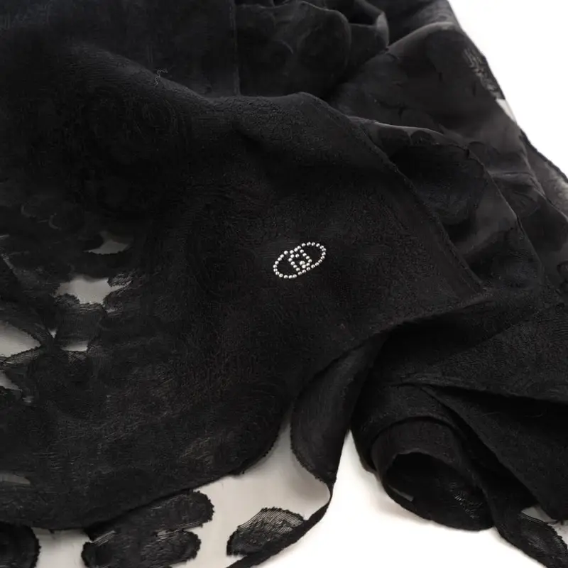 sciarpa da donna con texture trasparente e design a fantasia floreale nera miniatura 3