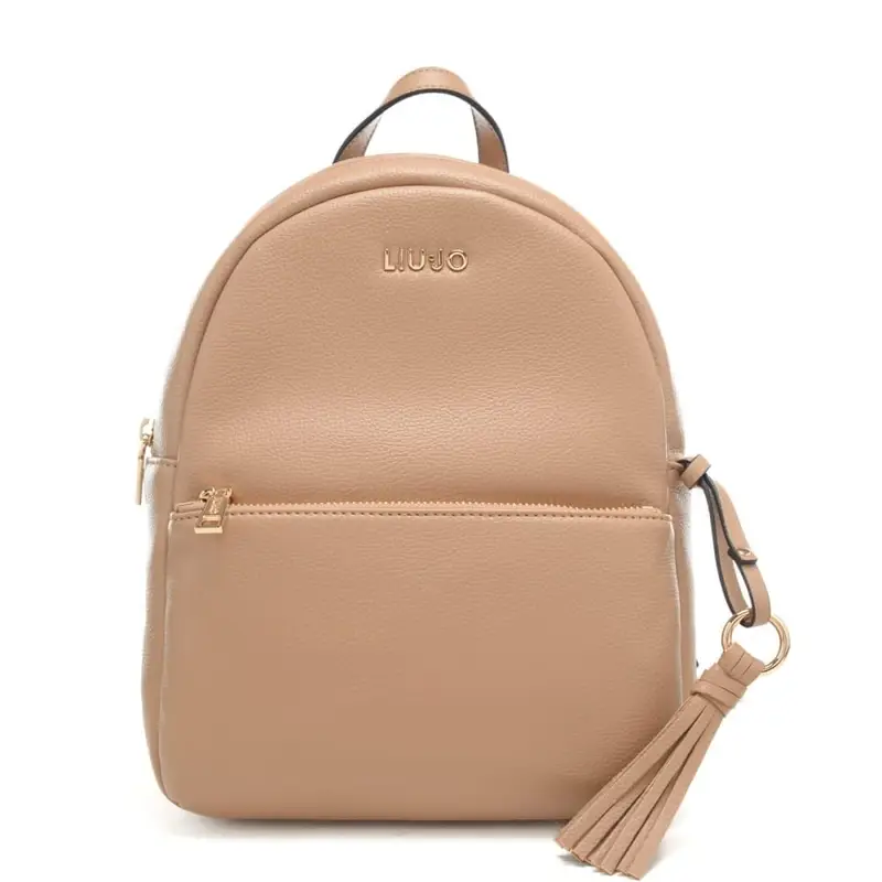 zaino piccolo da donna con texture martellata, tasca frontale e portachiavi nappa cammello