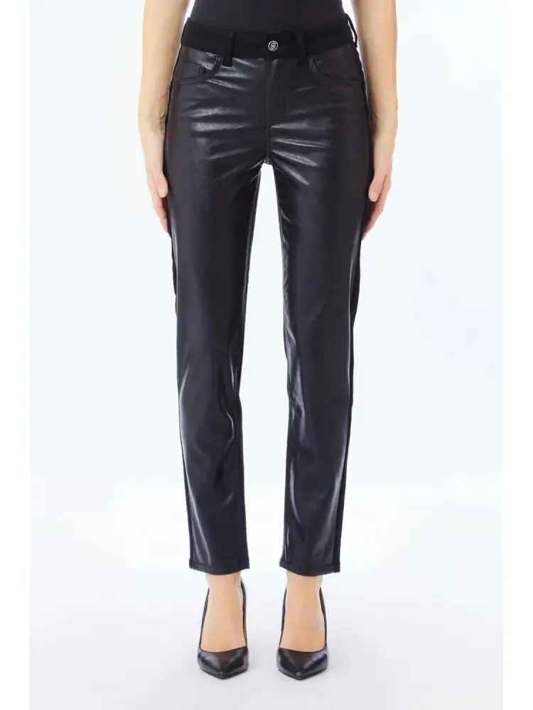 pantalone nero donna in denim e pelle patch logo sul retro