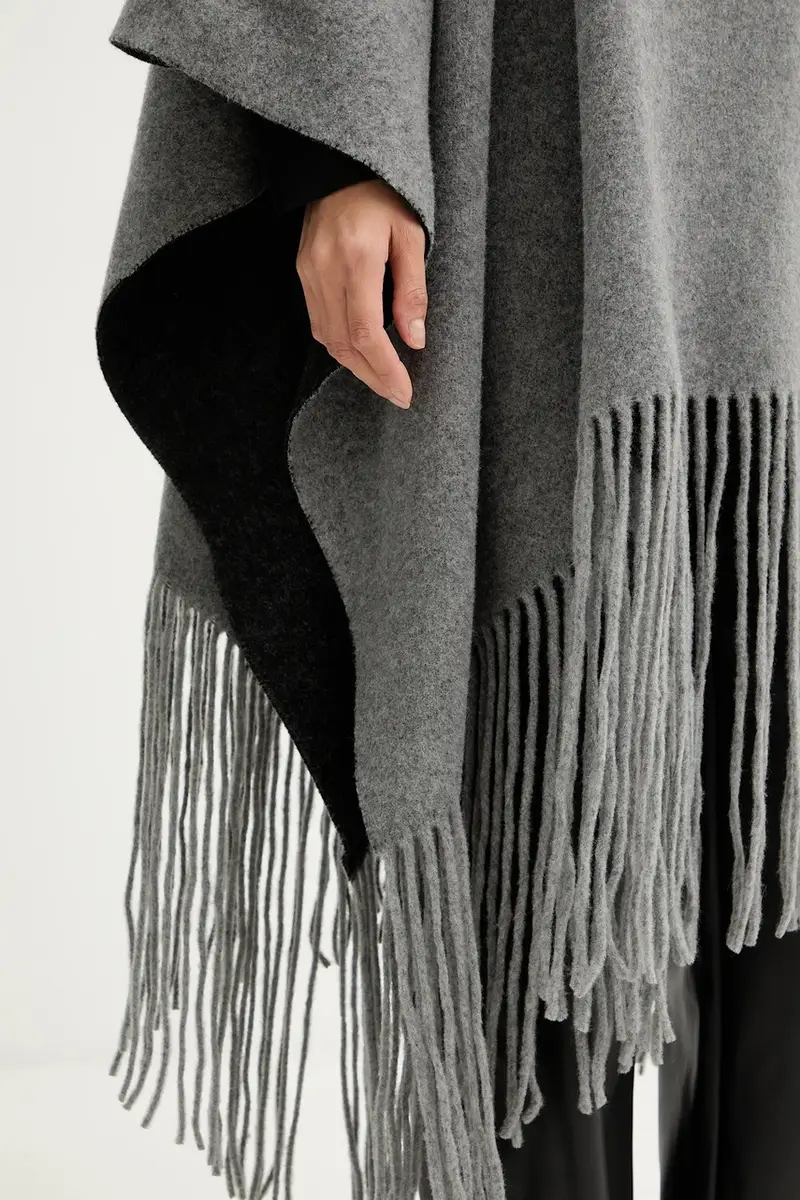 poncho il lana colore grigio A5WF58 miniatura 5