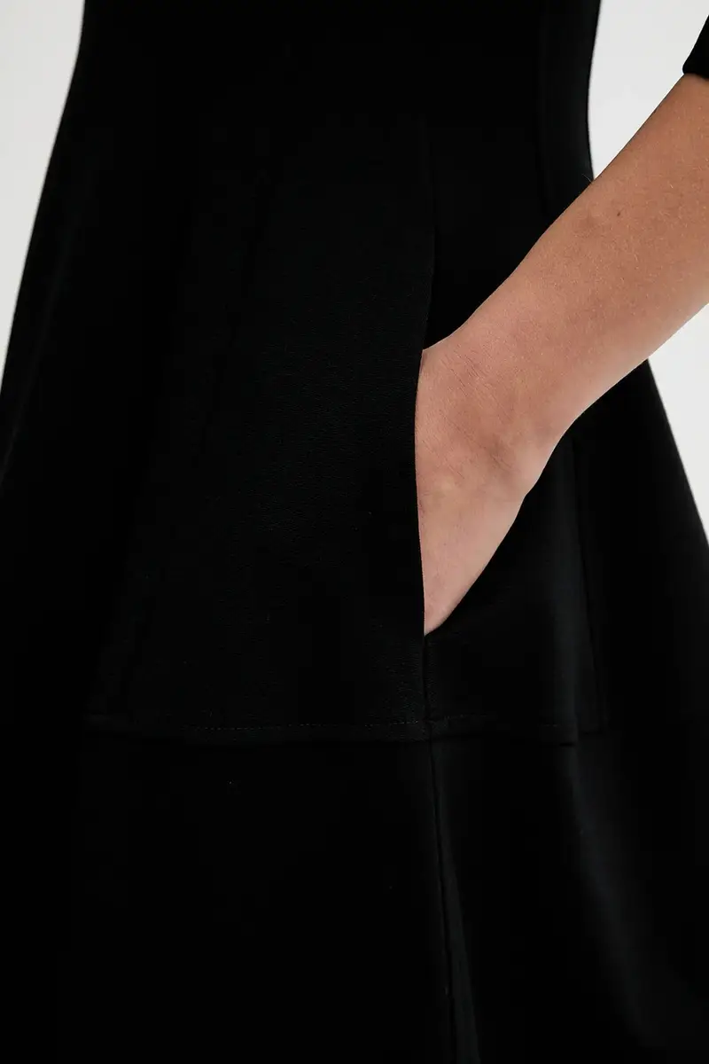 Liviana Conti Maglia nera con maniche a campana miniatura 5