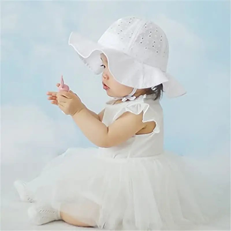 Loalirando Cappello da Sole Neonate 0-24 Mesi Cappello in Cotone 100% Morbido Anti-UV per Neonate Regalo Estate Cappello da Spiaggia (Bianco, One Size) miniatura 3