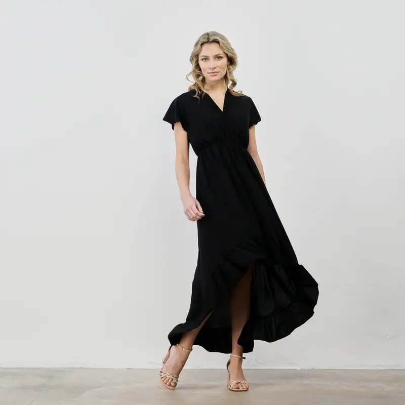 Abito lungo nero con volant