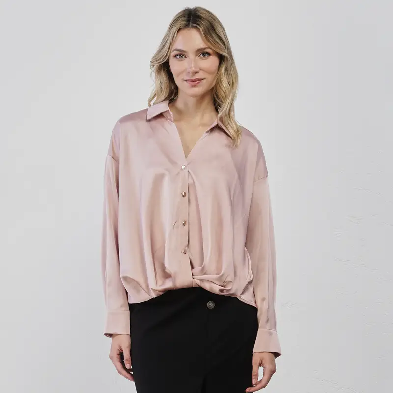 Blusa rosa da donna in tessuto effetto satin con drappeggio