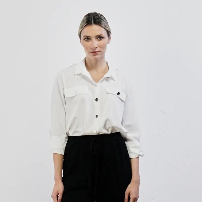 Camicia bianca con tasche
