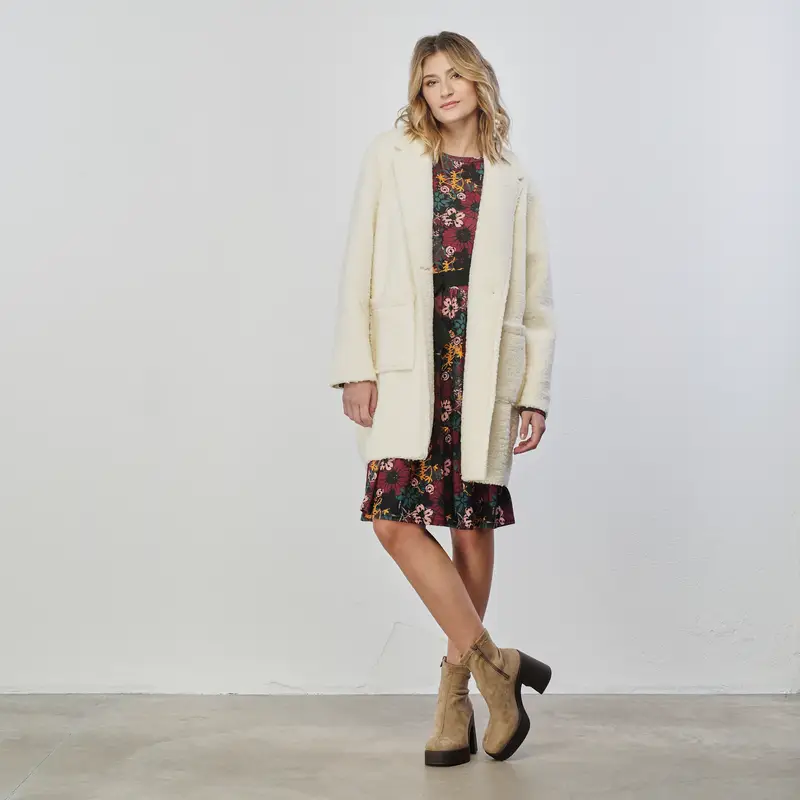 Cappotto bianco aperto con tasche