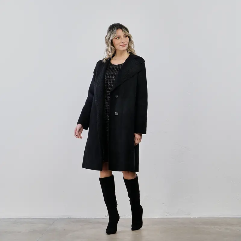 Cappotto nero con bottoni