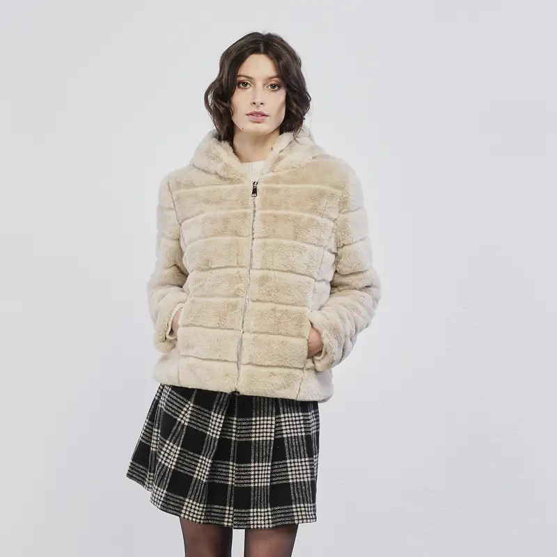 Eco-pelliccia beige da donna con tasche, zip e cappuccio