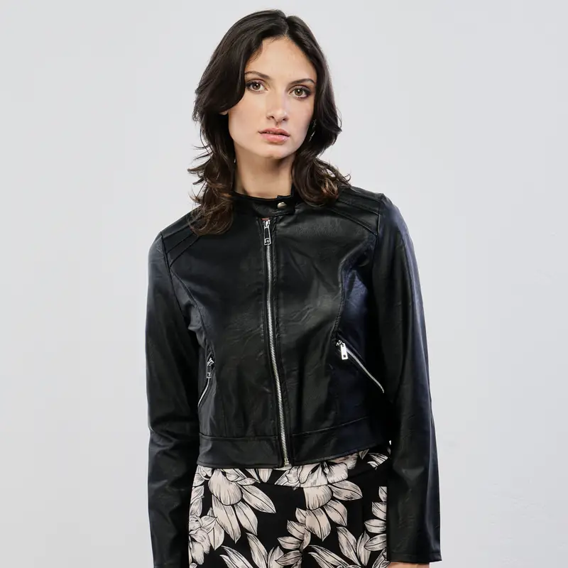Giacca nera ecopelle con zip