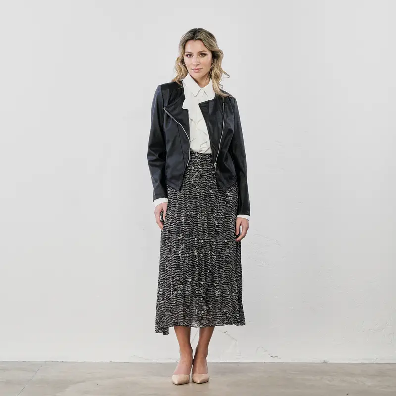 Giubbotto corto nero in ecopelle con zip