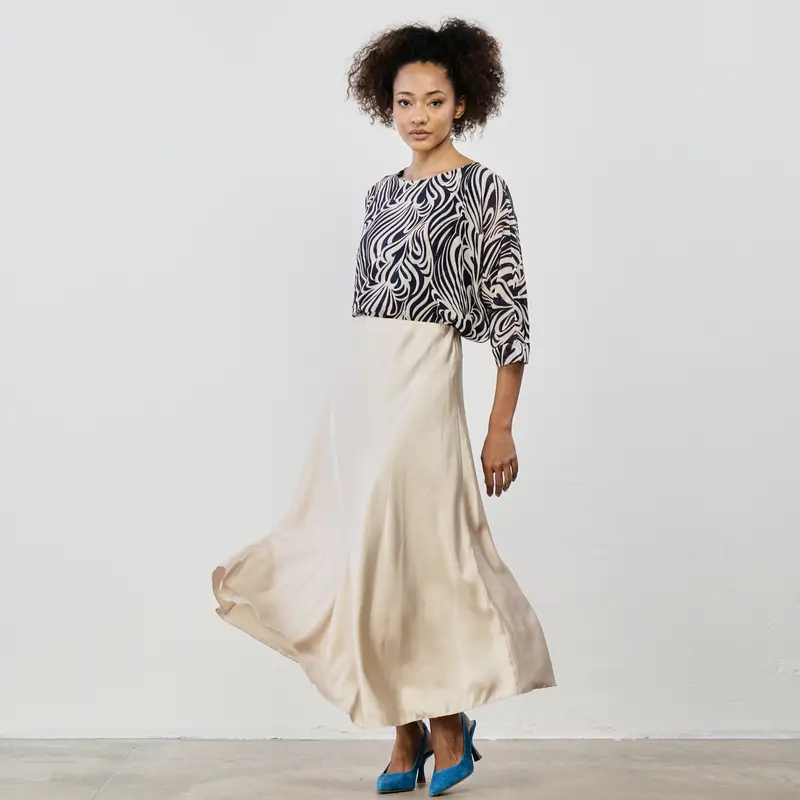 Gonna midi beige in tessuto effetto raso