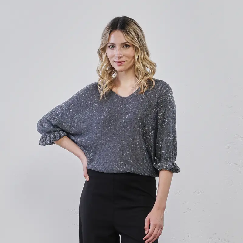 Maglia grigia da donna in tessuto lurex con maniche con volant