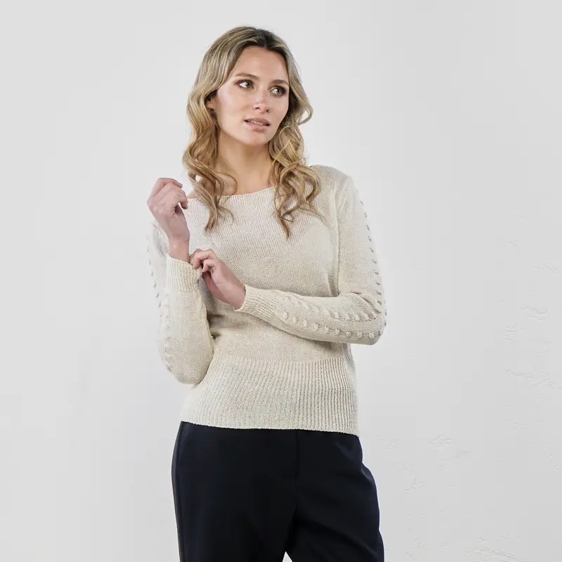 Maglioncino leggero beige con ricami sulle maniche
