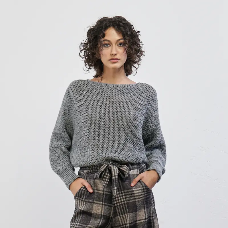 Maglione grigio traforato