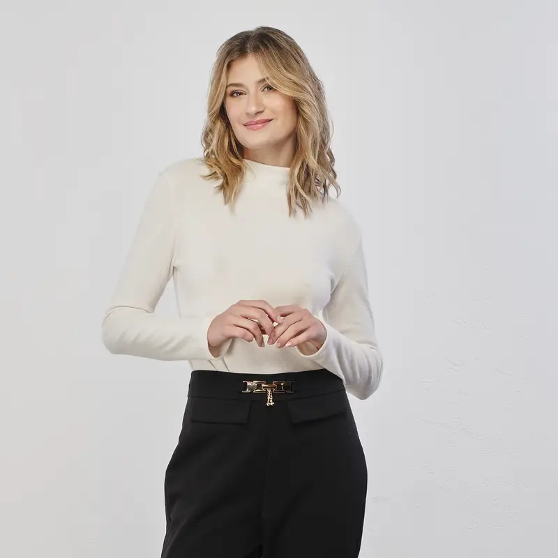 Maglione leggero bianco modello lupetto