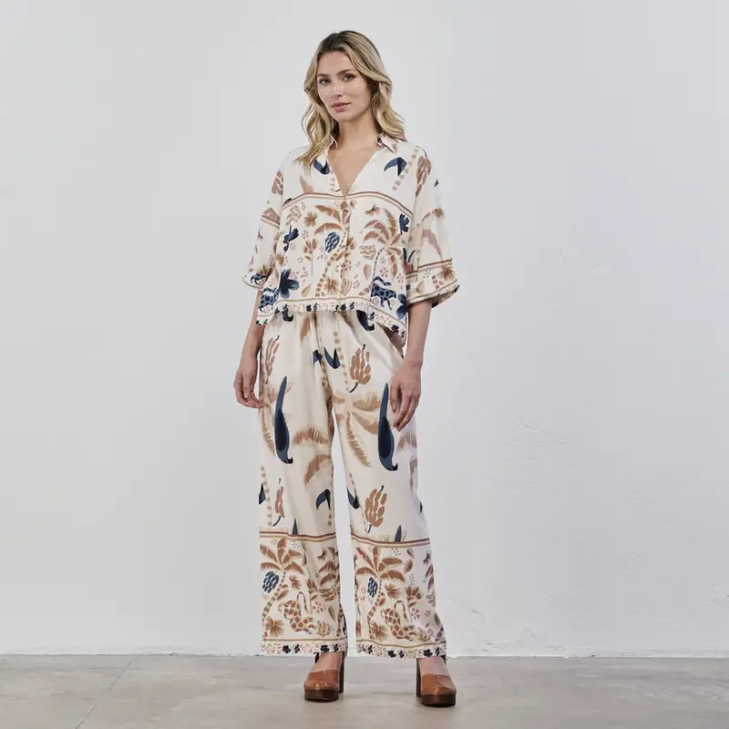 Pantaloni ampi beige da donna in stampa tropical