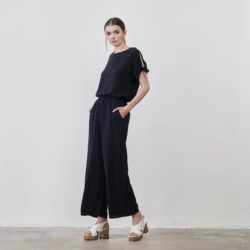 Pantaloni lunghi ampi blu da donna a righe con tasche