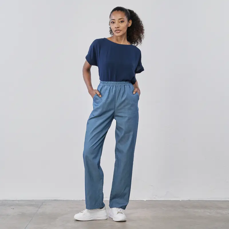 Pantaloni lunghi azzurri morbidi da donna con fascia elasticizzata in vita