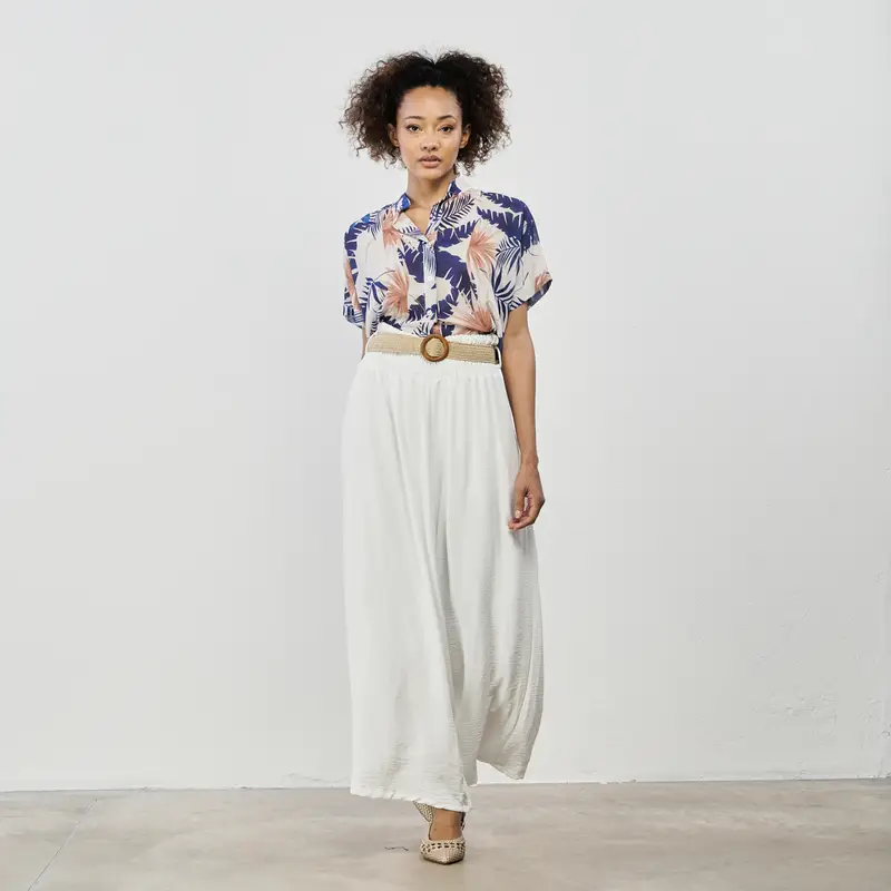 Pantaloni lunghi bianchi ampi con cintura