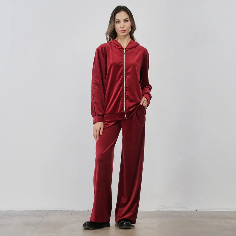 Pantaloni lunghi rossi ampi da donna in velluto