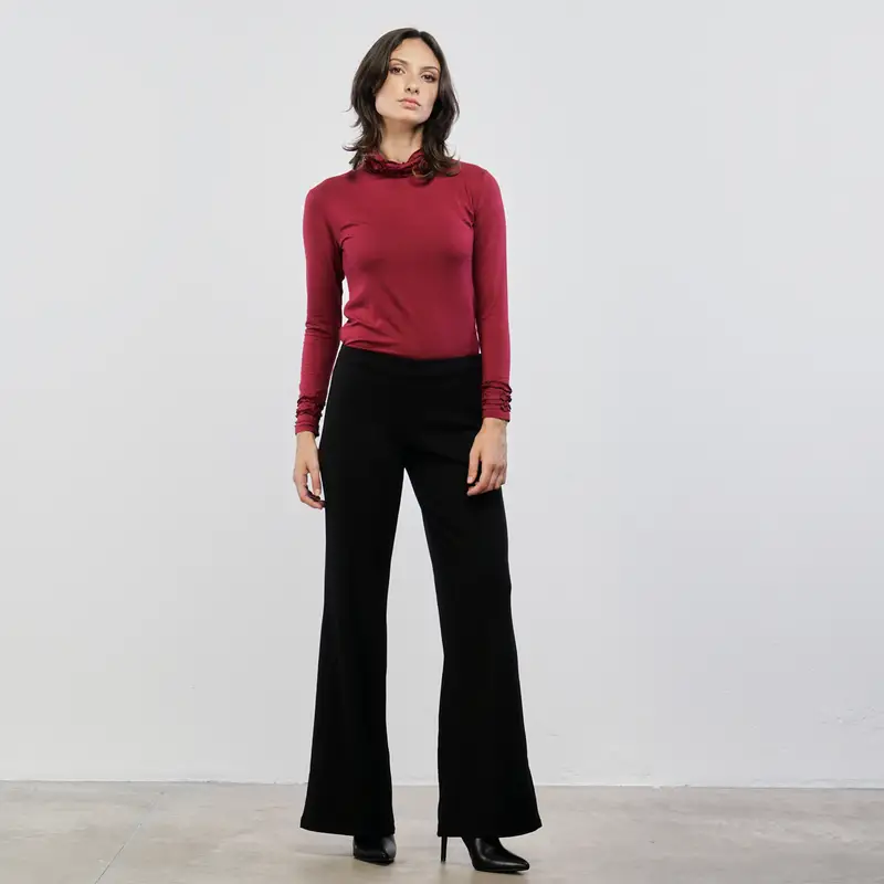 Pantaloni neri a zampa