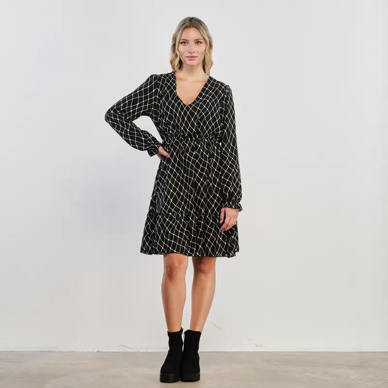 Vestito nero a maniche lunghe con volant e fantasia geometrica