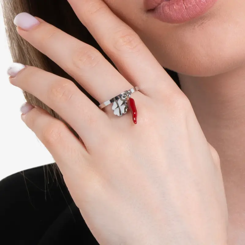 ANELLO DONNA IN ACCIAIO CON CORNO ROSSO E QUADRIFOGLIO miniatura 2