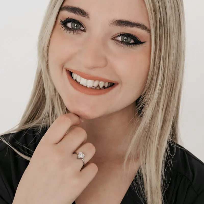 ANELLO DONNA IN ACCIAIO CON CRISTALLO BIANCO A FORMA DI CUORE miniatura 3