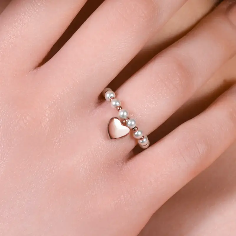 ANELLO DONNA IN ACCIAIO IP ROSE E PERLE SINTETICHE BIANCHE CON CUORE IP ROSE miniatura 2