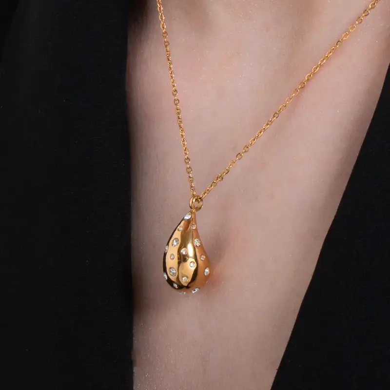 COLLANA DONNA GOCCIA IN ACCIAIO E IP GOLD CON CRISTALLI BIANCHI miniatura 2