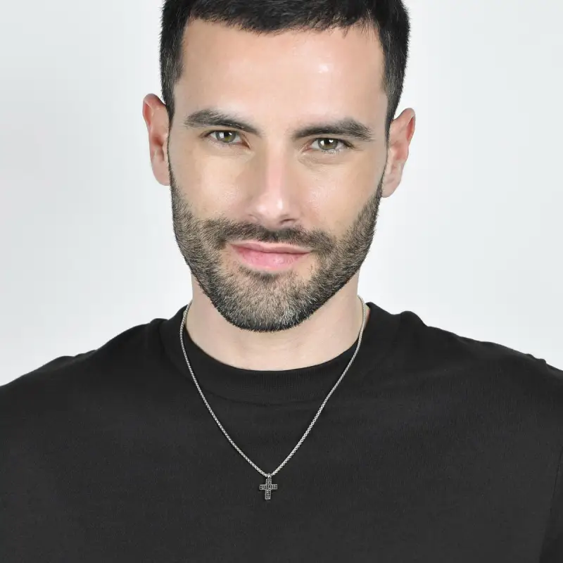 COLLANA UOMO IN ACCIAIO CON CROCE CON CRISTALLI NERI miniatura 3